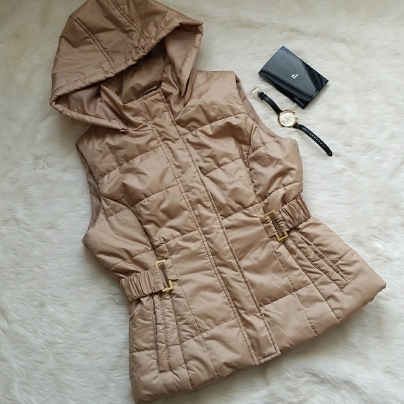 New York & Company Jackets & Blazers - 🔴5/$30 NY&Co Gold Puffer Vest